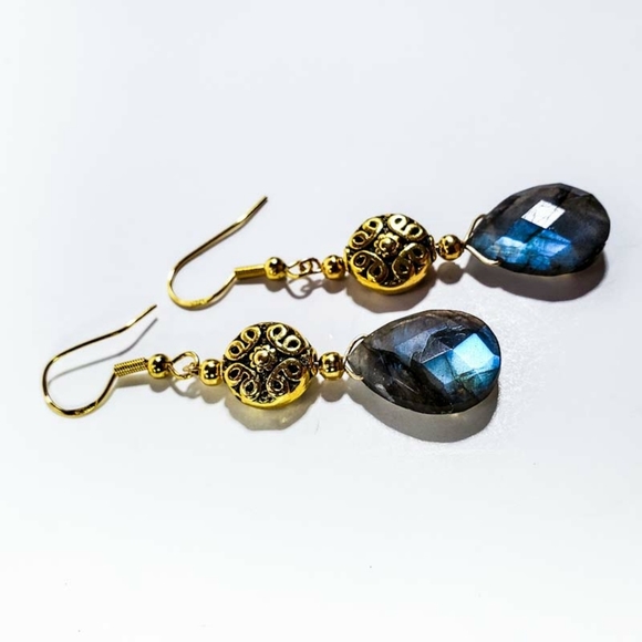 Stunning Labradorite Drop Earrings - Picture 4 of 9